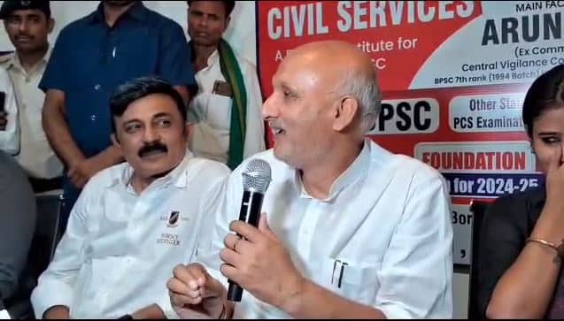 बिहार में रामचरितमानस को लेकर बयान बाजी और सियासत तेज, अब शिक्षा मंत्री  प्नोफेसर चन्द्रशेखर ने दिया , इसपर अपना तर्क   