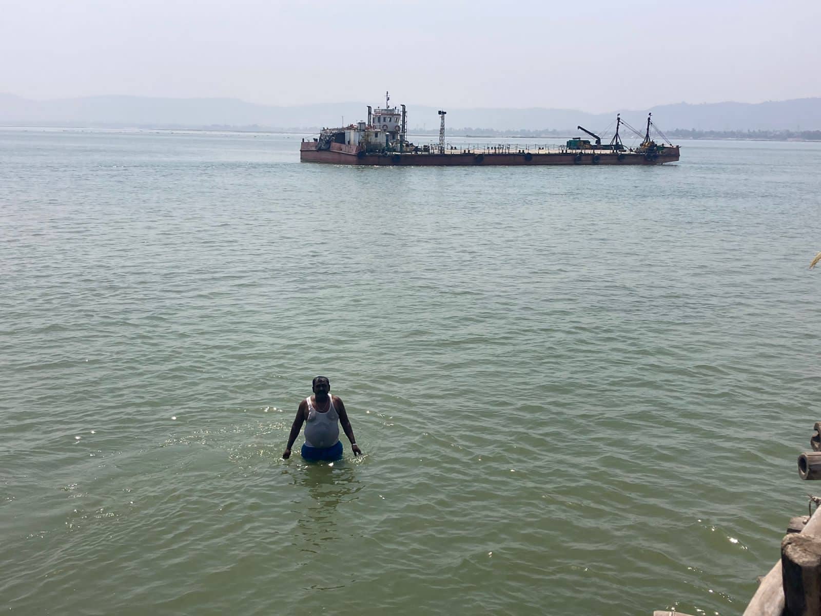 अभी-अभी :  हथियार बंद गुर्गों के साथ साहिबगंज में उत्पात मचा रहा ED मोस्टवांटेड दाहू यादव ! गंगा में डुबो रहा था जहाज , मामला हुआ दर्ज