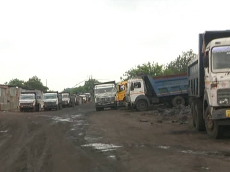 कोल ट्रांसपोर्टिंग की आड़ में कोयला चोरी का बड़ा खेल , बीसीसीएल को करोड़ो का नुकसान ! स्पेशल रिपोर्ट