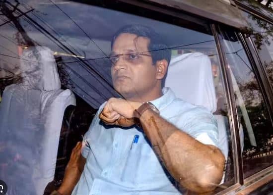 गिरफ्तार IAS छवि रंजन की रातें जेल में कट रही है. लेकिन, एक वक्त था कि यह अफसर युवाओं के लिए आदर्श था