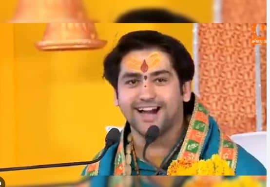 पंडित धीरेन्द्र शास्त्री की जान को खतरा, बागेश्वर धाम में कट्टे और कारतूस के साथ पकड़ाया एक युवक, जानिए पूरी खबर