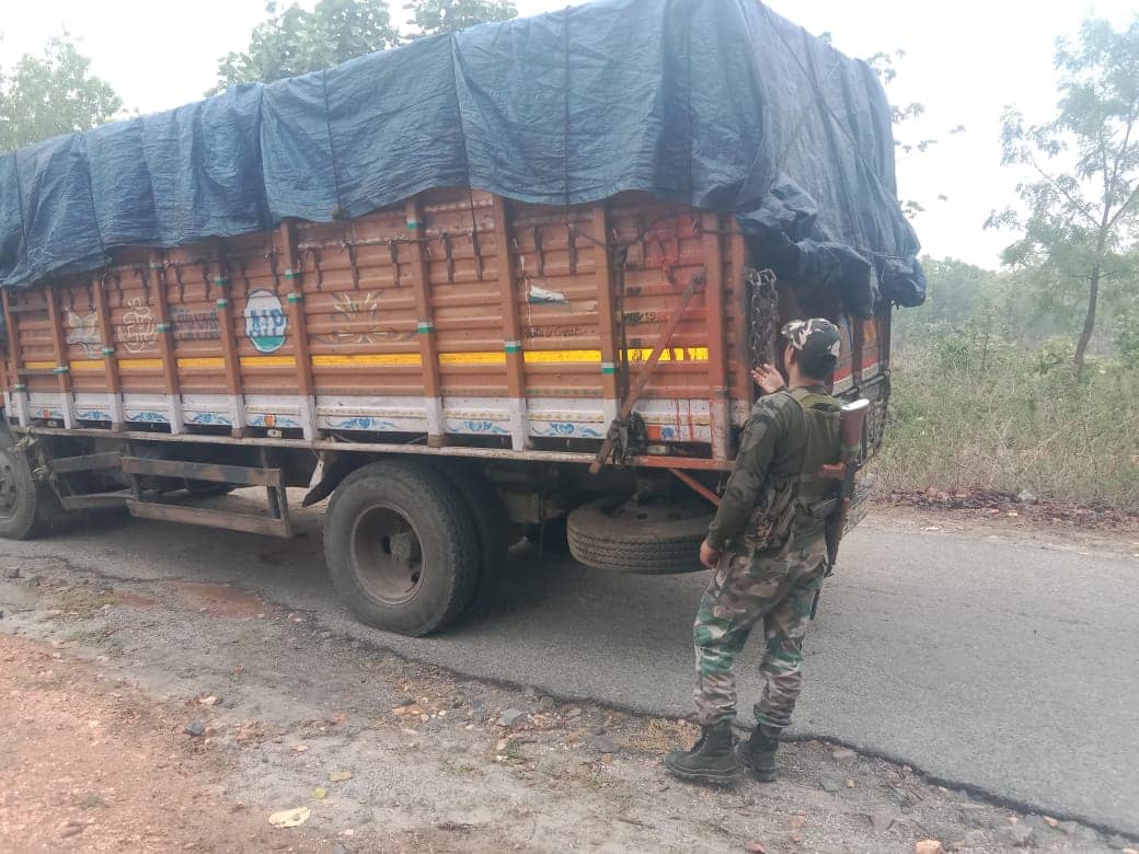 अवैध कोयला के खिलाफ प्रशासन सख्त, कार्रवाई कर कोयला लोड ट्रक किया जब्त
