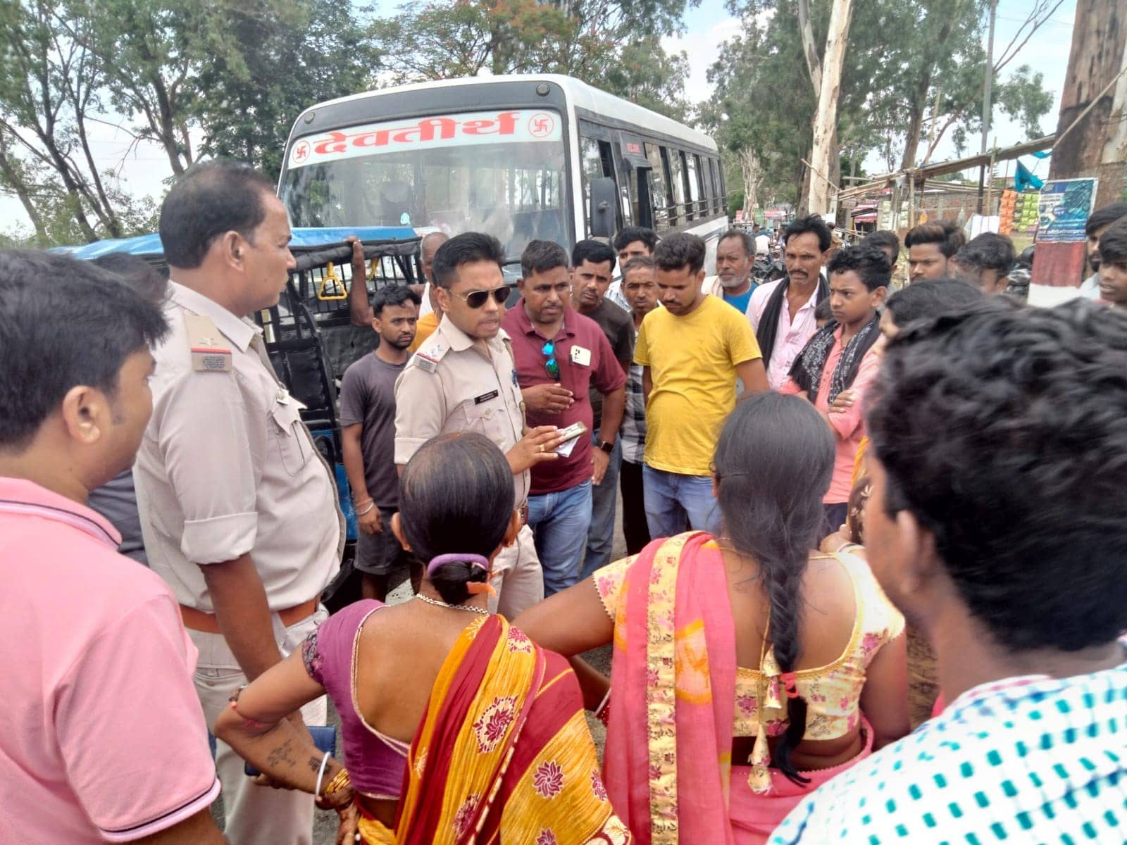 सड़क दुर्धटना में महिला की मौत, भतीजे की शादी से पहले उठी अर्थी, पढ़े पूरी खबर