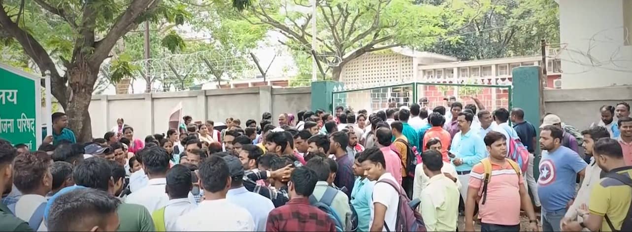 BRC के 2 हजार कर्मचारी हुए बेरोजगार, कर्मचारी कार्यालय के समझ समायोजन की लगा रहे गुहार