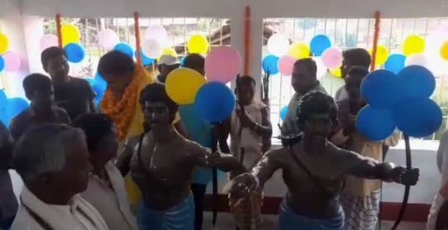 हूल दिवस से पूर्व आदिवासियों को मिला सिदो कान्हो की प्रतिमा, विधायक रंधीर ने कहा सिदो कान्हो के सपनो का झारखंड बनाना है