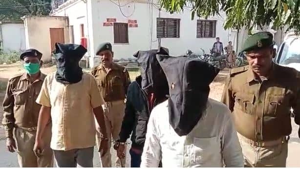 देवघर में अपराध की योजना बनाते तीन  रंगे हाथ धराए