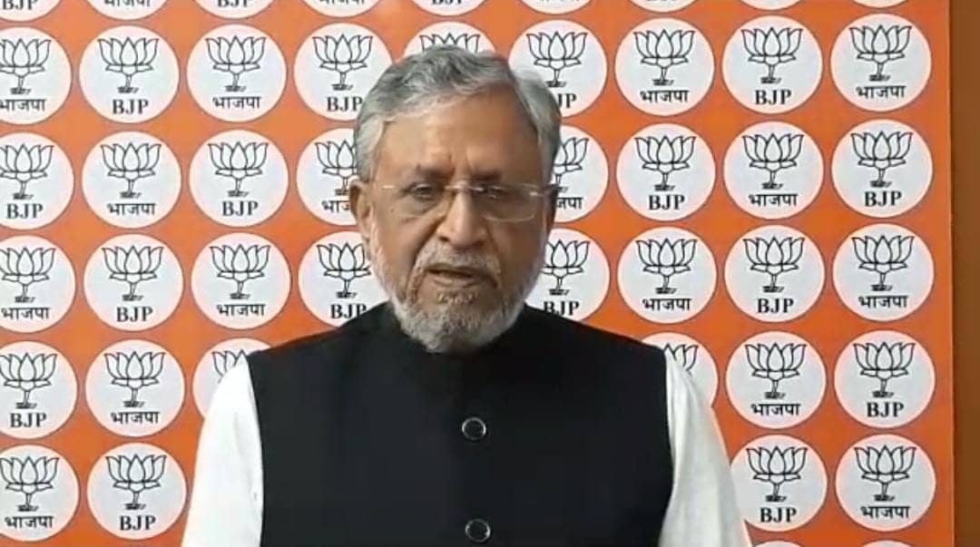 तेजस्वी के खिलाफ नौकरी के बदले जमीन घोटाले में चार्जशीट दाखिल, सुशील कुमार मोदी ने की बर्खास्त की मांग 