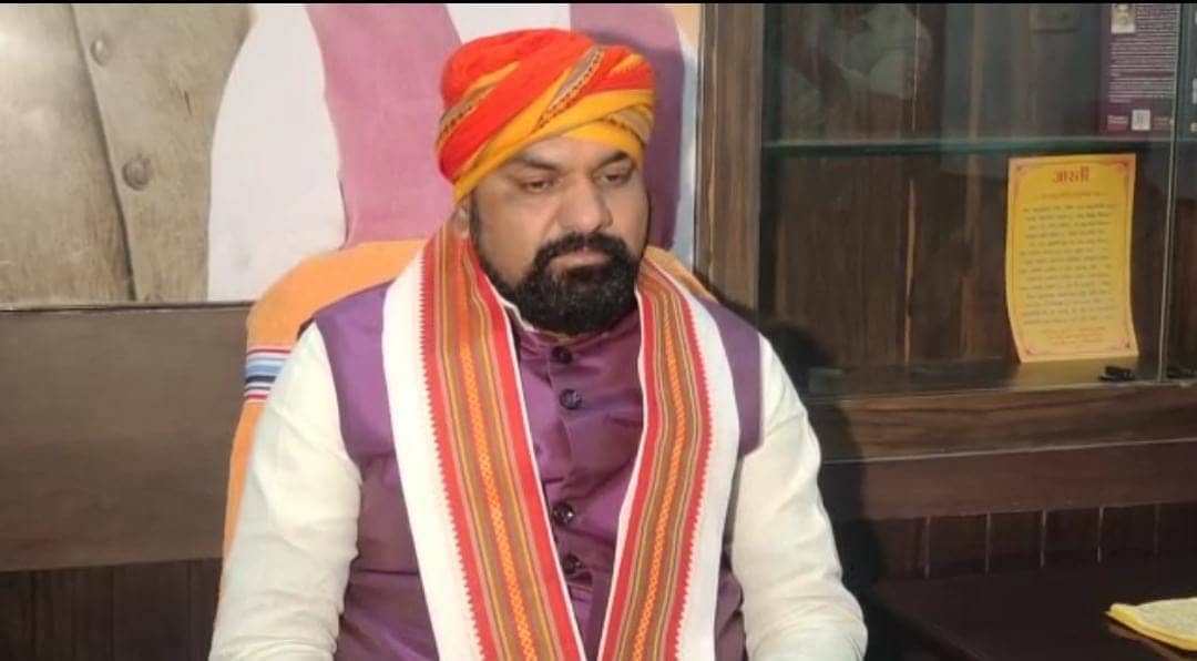 तेजस्वी पर चार्टशीट को लेकर बीजेपी साध रही निशाना, जानें आरजेडी ने कैसे किया पलटवार