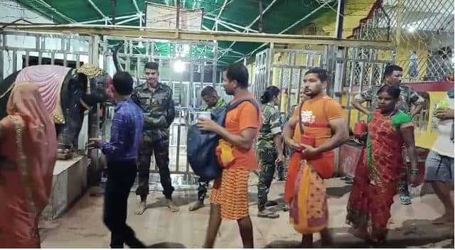 सावन के पहले दिन बासुकीनाथ धाम में शिव भक्तों की उमड़ी भीड़, जगह-जगह सुरक्षा बल तैनात