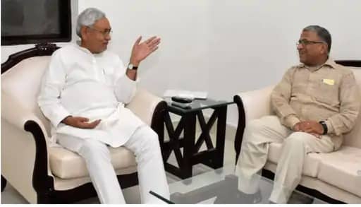 सियासी बवाल के बीच सीएम नीतीश और राज्यसभा के उपसभापति हरिवंश के बीच सीक्रेट मीटिंग! कयासों का दौर शुरु