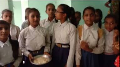 छात्राओं ने खोली सरकारी विद्यालय की पोल, मिल रहीं है उन्हें धमकियां, जानिए पूरा मामला