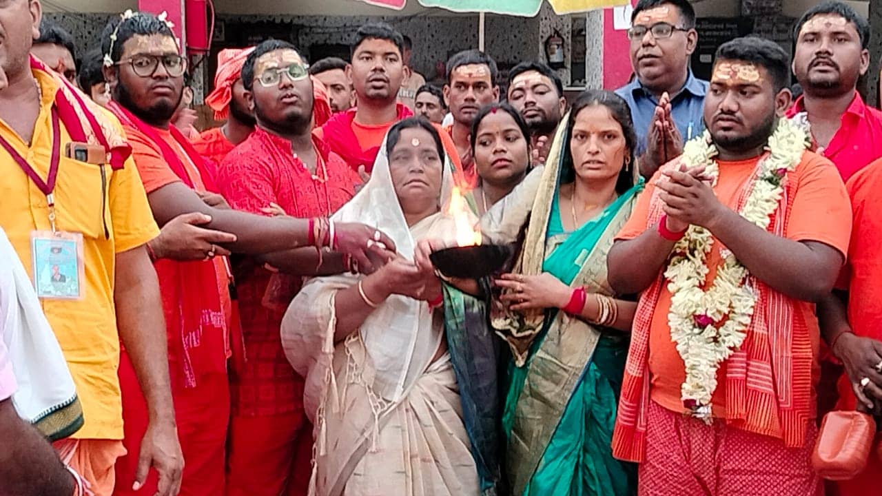 बासुकीनाथ पहुंची मद्य निषेध मंत्री बेबी देवी, अपने बेटे के साथ बाबा का किया दर्शन