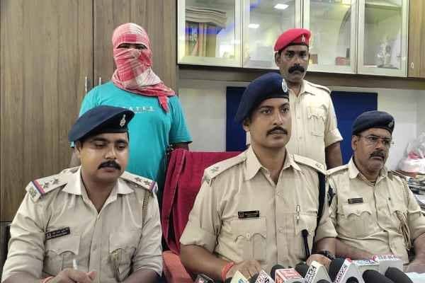 होटवार जेल में बंद सोनू सिंह के नाम पर रंगदारी मांगने वाले आरोपी कोलकाता से किया गिरफ्तार