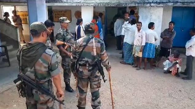 हिंसा के बाद पश्चिम बंगाल मे 698 बूथों पर आज फिर से हो रही है री पोलिंग, अब तक 19 लोगों की गई जान