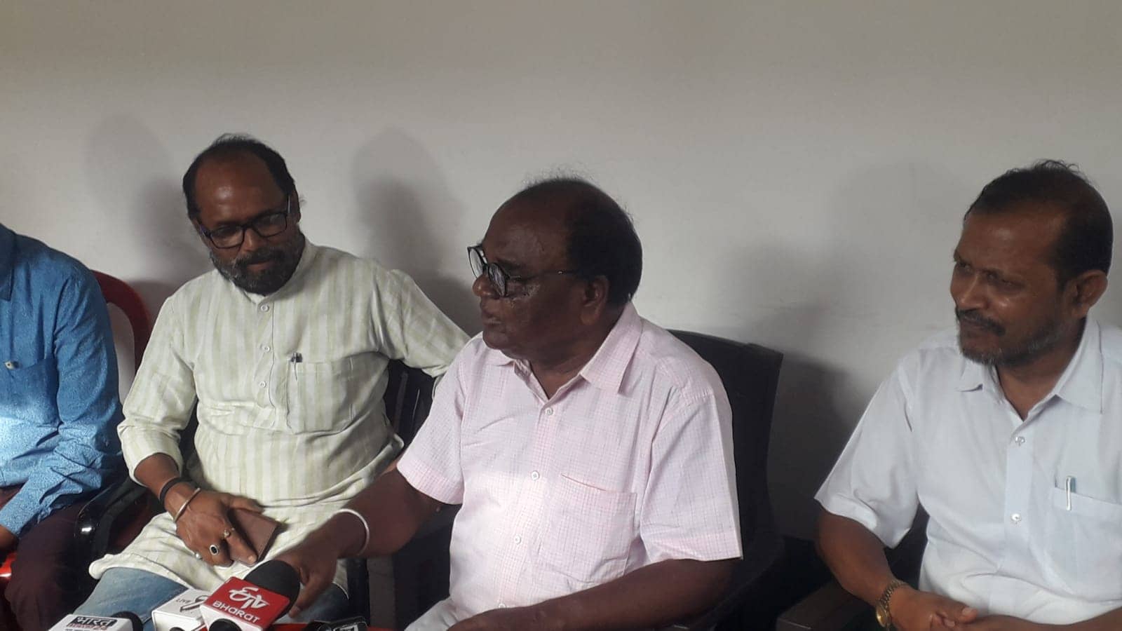 हेमंत और बाबूलाल की चुप्पी खतरनाक, UCC से खतरे में आदिवासी अधिकार:  लोबिन हेम्ब्रम