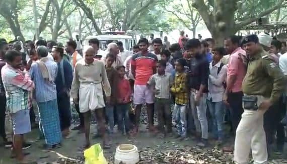 बगीचे में मिला आठ जिंदा देशी बम, गांव में फैला दहशत  