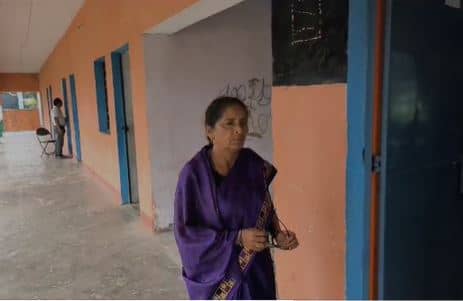 परीक्षा केंद्र छोड़ घरों में आराम फरमा रहे शिक्षक, 60 शिक्षकों में से 40 रहे गायब, पढ़ें पूरी खबर