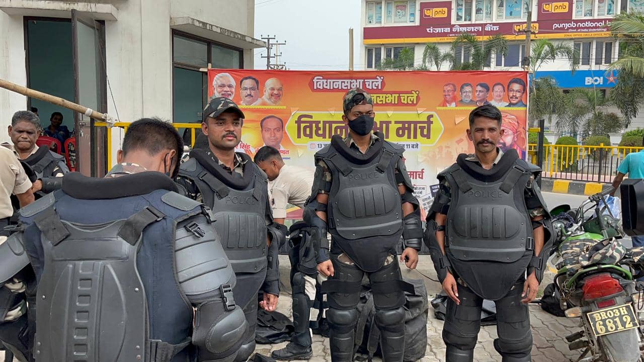 सरकार के खिलाफ बीजेपी का हल्लाबोल, शिक्षक बहाली और नौकरी को लेकर कर रहे विधानसभा मार्च