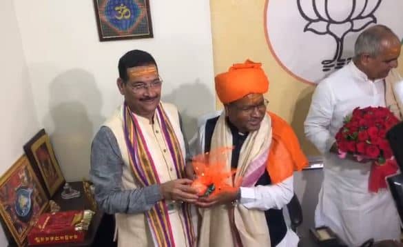 बाबूलाल मरांडी की ताजपोशी कर भव्य कार्यक्रम का आयोजन, कार्यालय में नेता और कार्यकर्ताओं का दिखा हुजूम