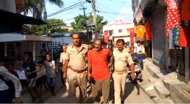 भाजपा नेता ने दिखाई अपनी दंबगई, जरा सी बात पर पिस्टल लहराते हुए पड़ोसी पर चला दी गोली