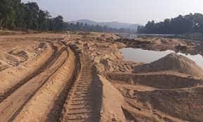 बोकारो: दामोदर घाट से धड़ल्ले से हो रही बालू की लूट, प्रशासन नहीं कर रहा कोई कार्रवाई  