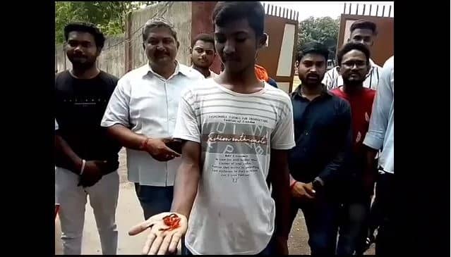 मौली धागा पहनकर स्कूल आए छात्र की शिक्षक ने की पिटाई, बजरंग दल कार्यकर्ताओं ने जमकर किया हंगामा 