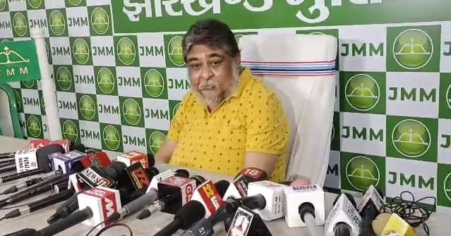 झारखंड में अब खाली प्लॉट पर बवाल! सुप्रियो का सवाल, बागेश्वर  शास्त्री के विरुद्ध कब कार्रवाई करेगी भाजपा