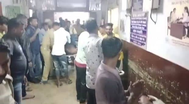 बारिश मे फुटबॉल खेल रहे थे खिलाड़ी, वज्रपात की चपेट मे आकर दो की मौत 11 घायल