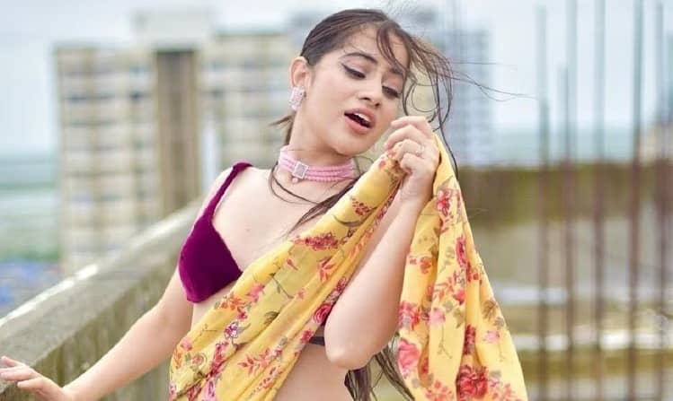 उर्फी जावेद के साथ नशे में धुत लड़कों ने की छेड़खानी, वीडियो पोस्ट कर उर्फी ने बताई सच्चाई