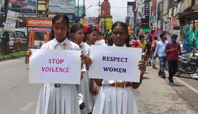 झारखंड में मणिपुर की घटना को लेकर विरोध प्रदर्शन, फ़ास्ट ट्रैक कोर्ट लगाकर दोषियों को फांसी देने की मांग