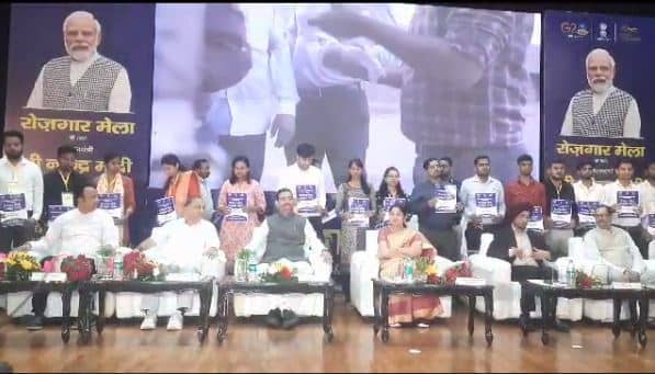 रोजगार मेला : रांची में 300 से अधिक अभ्यर्थियों को दिया गया नियुक्ति पत्र, पीएम मोदी ने ऑनलाइन सभी युवाओं को दी बधाई