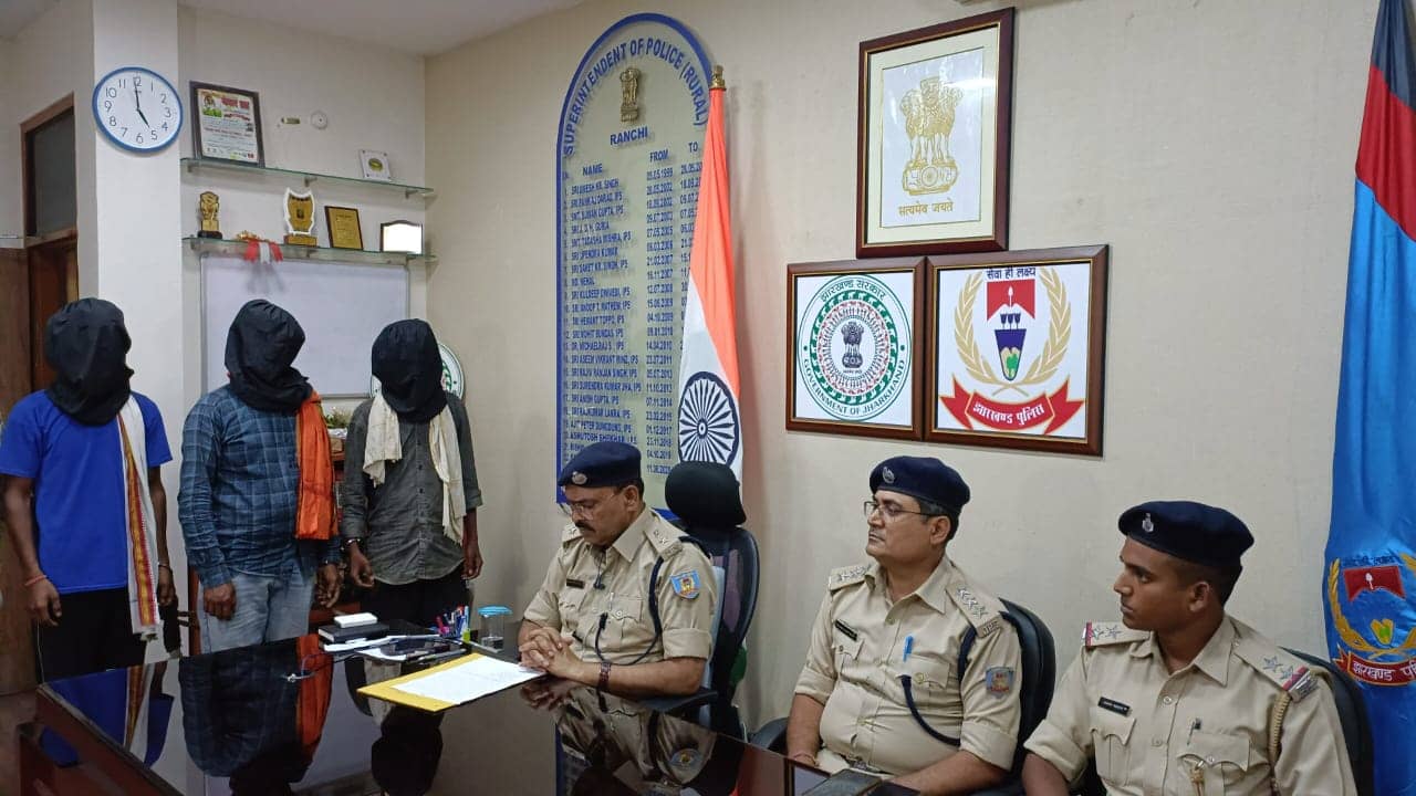 उग्रवादियों की कमर तोड़ने के बाद संगठित गिरोह पर पुलिस का प्रहार, तीन अपराधी गिरफ्तार