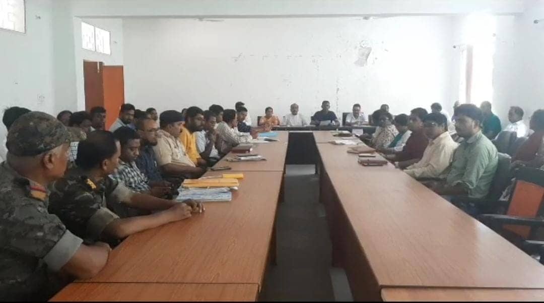 गिरिडीह: प्रखंड मुख्यालय सभागार में बीस सूत्री बैठक, जानें किन मुद्दों पर हुई चर्चा