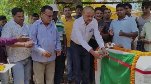 बाबा दुखहरन नाथ मंदिर के सौंदर्यीकरण का सुदिव्य सोनू ने किया शिलान्यास, अधिकारियों और ठेकेदार को दी ये हिदायत