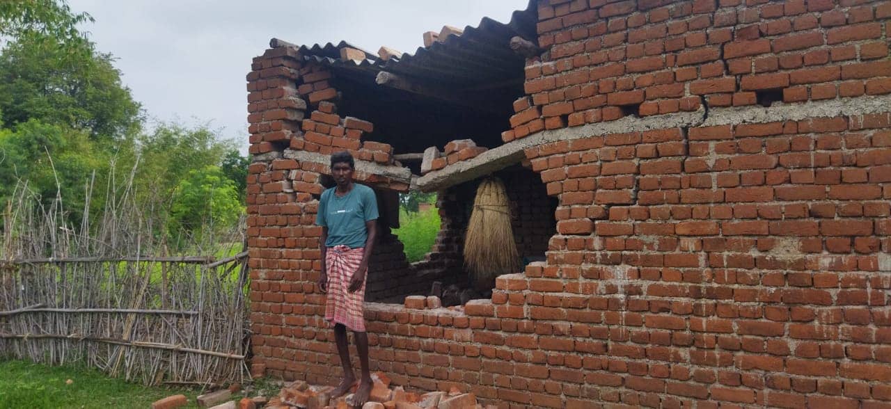 हाथियों का झुंड फिर टुंडी में, कटहल और ताड़ की खुशबू से खींचे चले आ रहे हाथी 
