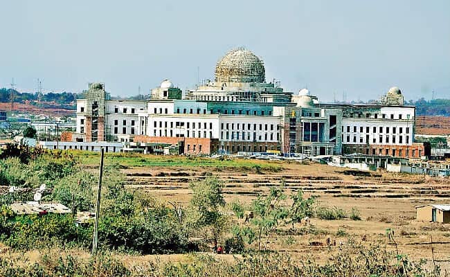 8 साल में जनता की आय जस की तस, लेकिन हमारे माननीयों ने एक स्वर से डेढ़ गुना किया अपनी आमदनी