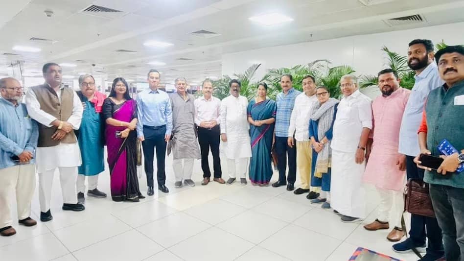 मणिपुर हिंसा पीड़ितों से मिलने के बाद टीम इंडिया का बयान, पीएम की चुप्पी से पूरा देश हैरान