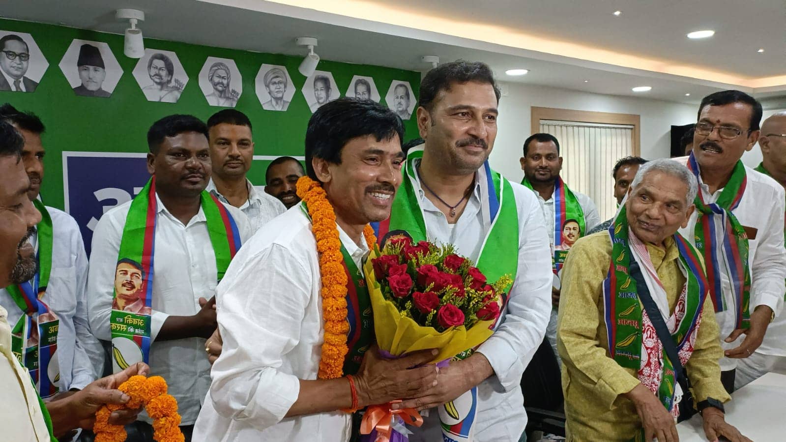 आजसू में अशोक गहलोत की वापसी,सुदेश महतो ने किया स्वागत