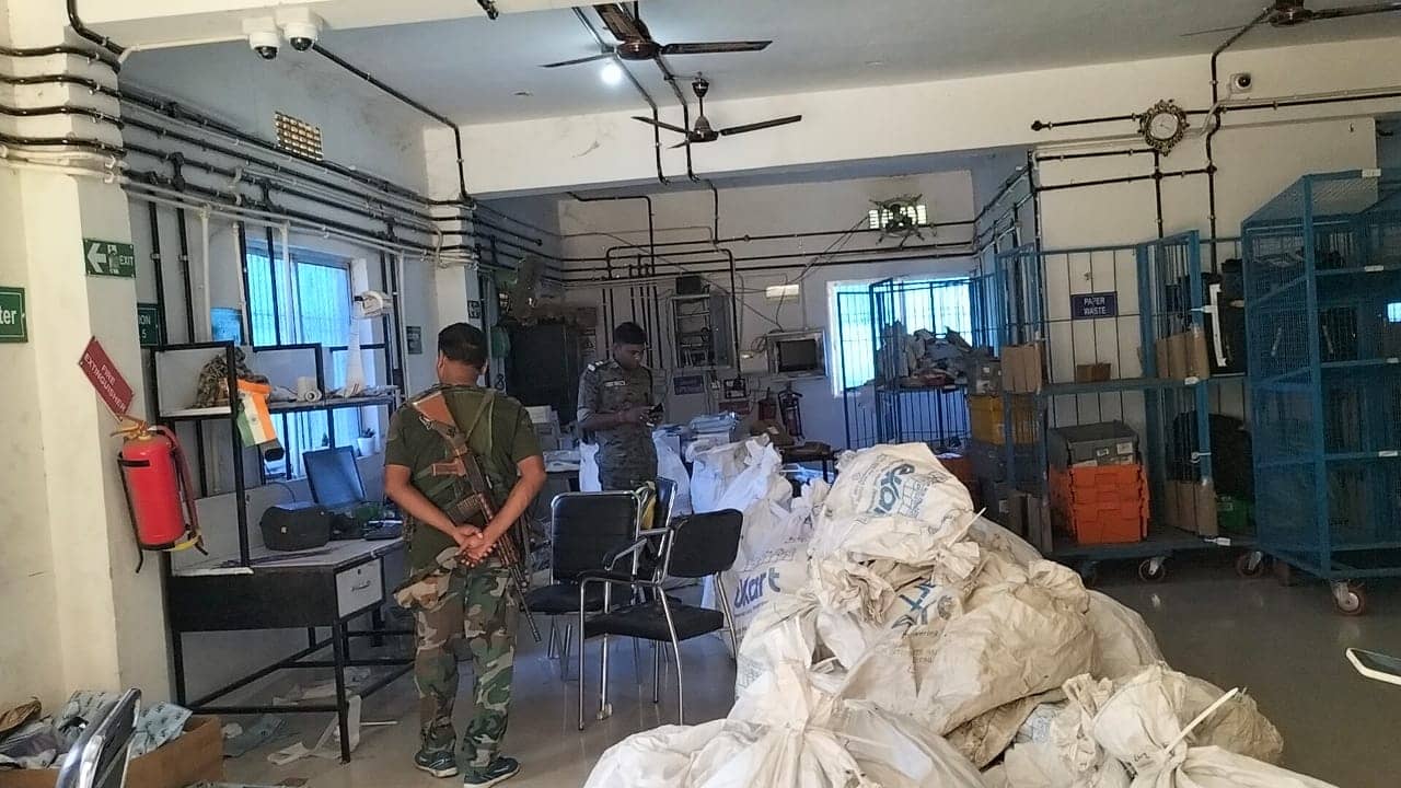 ई-कॉमर्स कंपनी फिल्पकार्ट के गिरिडीह कार्यालय में  हुई चोरी, आठ लाख नगद समेत पार्सल भी ले उड़े चोर