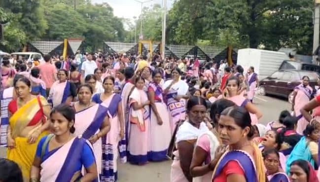 हजारों की संख्या में पटना पहुंची आशा कार्यकर्ता, 9 सूत्री मांगों को लेकर किया प्रदर्शन