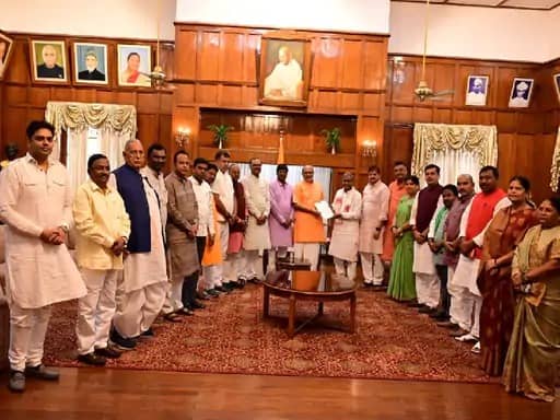 झारखंड प्रतियोगिता परीक्षा विधेयक 2023 के विरोध में राजभवन पहुंची भाजपा, समीक्षा का किया आग्रह