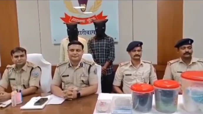 हजारीबाग में 50 लाख रुपए ड्रग्स के साथ दो तस्कर गिरफ्तार, जानिए कहां से लाया जा रह था मादक पदार्थ