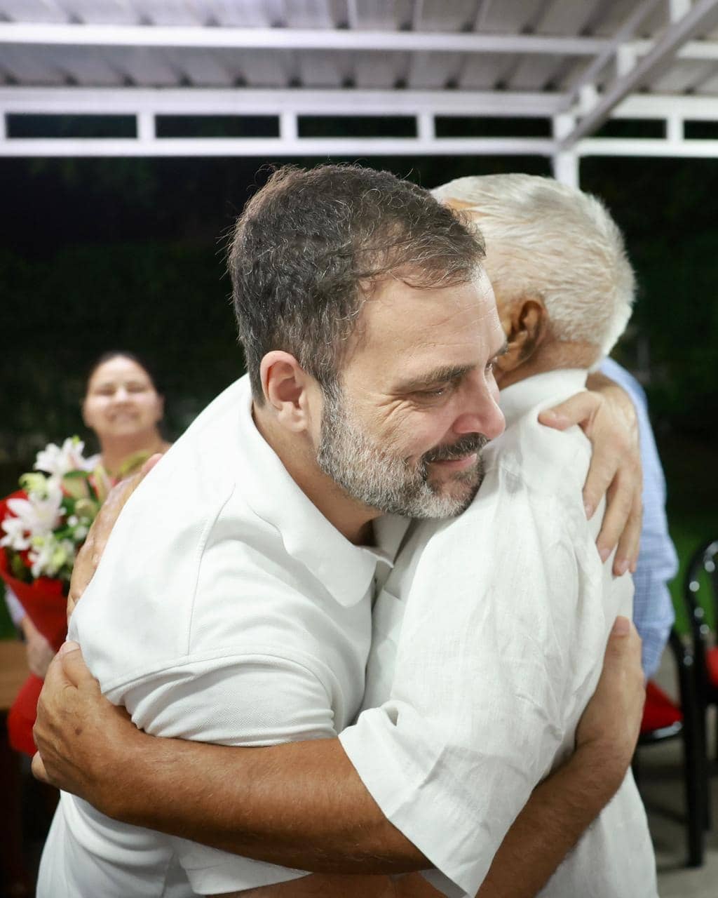 दूल्हा बनने को तैयार! सदस्यता वापसी होते ही लालू से मिलने पहुंचे राहुल गांधी, मिला आशीर्वाद