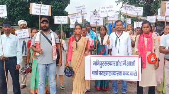 मणिपुर में आदिवासी बेटियों के साथ हुए अत्यचार पर विरोध जारी, गुमला में निकाला गया शांति विरोध मार्च