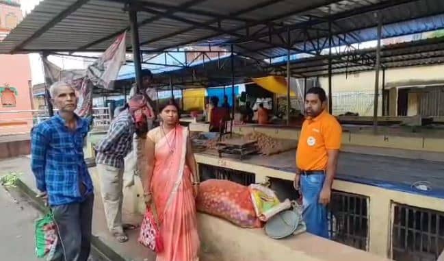 अब सोना चांदी छोड़ चोर कर रहे टमाटर की चोरी, जानें कैसे किसानों पर पड़ रही है दोहरी मार