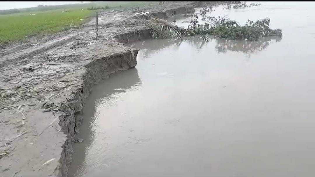 उफान पर गंडक!  नदी का कटाव ज़ारी, जानें प्रशासन ने उठाए क्या कदम 