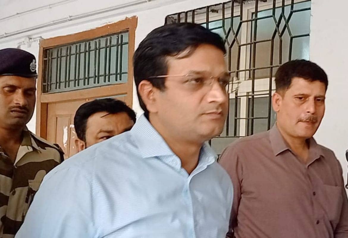 जमीन घोटाला मामले में निलंबित IAS अधिकारी छवि रंजन को झटका,नहीं मिली जमानत, जानिए