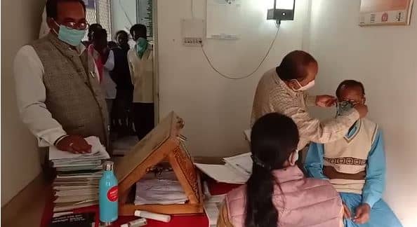 जामताड़ा सदर अस्पताल में लगा कैम्प, 50 से अधिक दिव्यांगों की हुई जांच