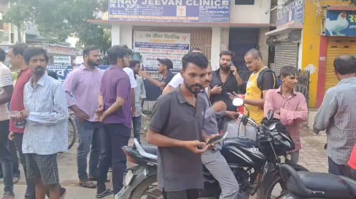 मेदांता हॉस्पिटल के नर्स की बीच सड़क पर चाकू मारकर हत्या, इलाके में फैसी सनसनी