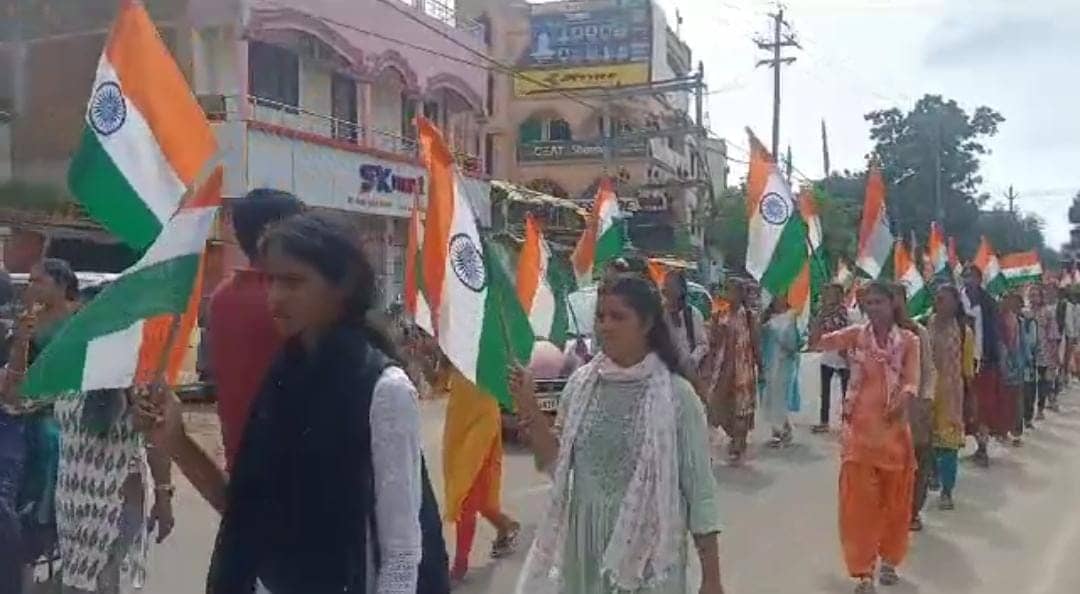 गुमला: भाजपा ने निकाली गई तिरंगा यात्रा, तिरंगे को देख देश भक्ति से ओत-प्रोत हुए लोग